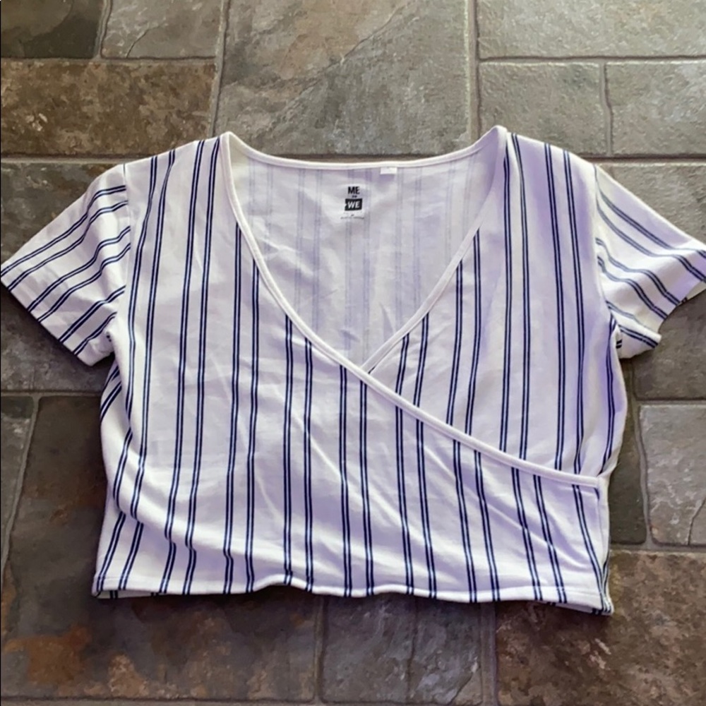 Me to We V-Neck Crossover Crop Top